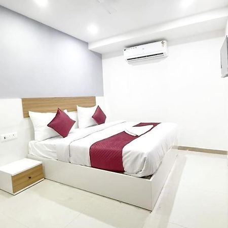 Modern Town Hotel New Delhi Eksteriør billede