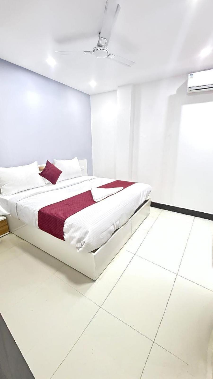 Modern Town Hotel New Delhi Eksteriør billede