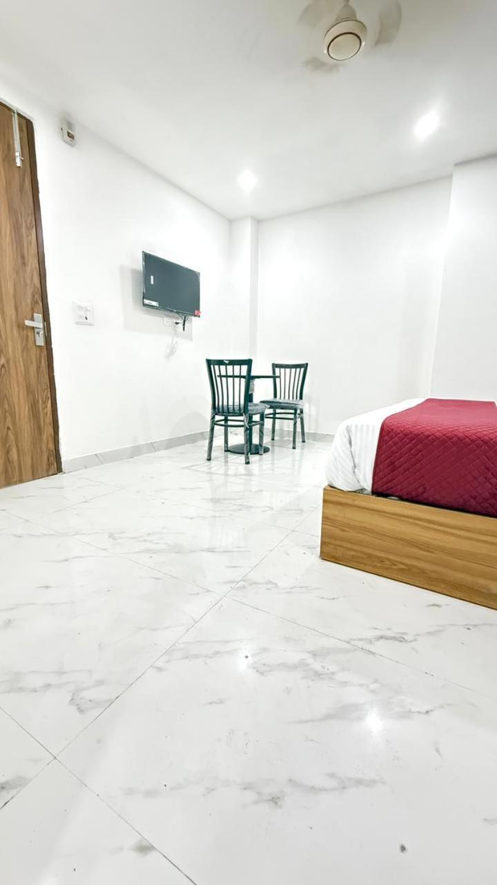Modern Town Hotel New Delhi Eksteriør billede