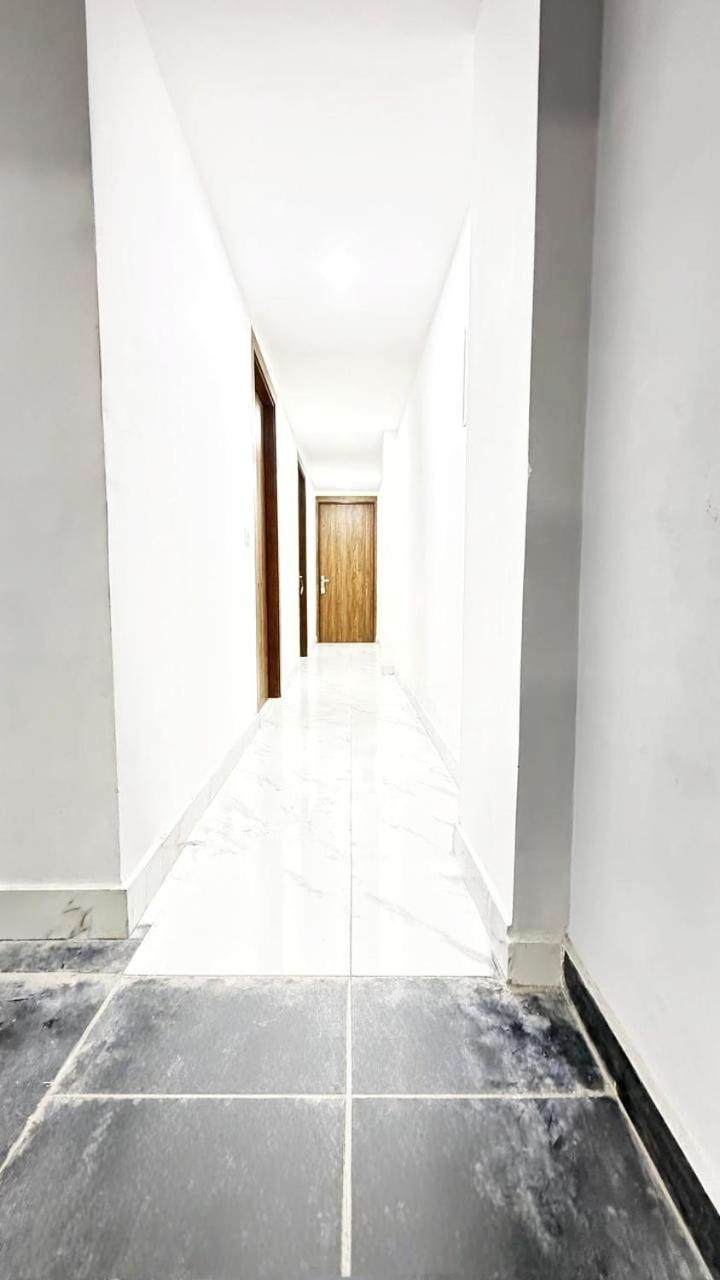 Modern Town Hotel New Delhi Eksteriør billede